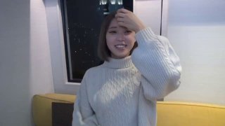 騷騷長相甜美氣質短發妹子全裸跳蛋自慰跳蛋塞入手指摩擦近距離特寫插入扣弄